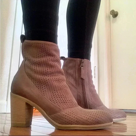NWOT Miz Mooz Sundance Maggie Suede Perforated Bootie - Picture 2 of 11